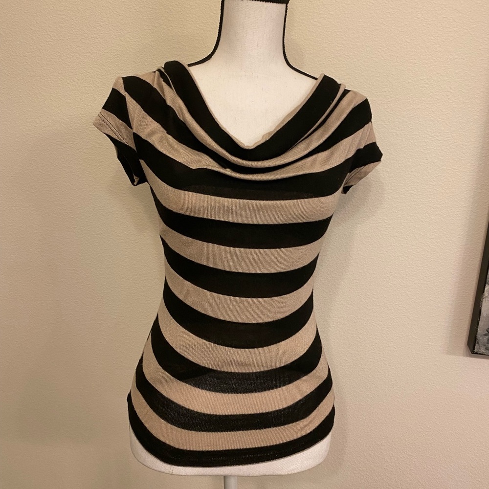 INC XS polyester/rayon, short sleeved, scooped neck & perfect casual work attire